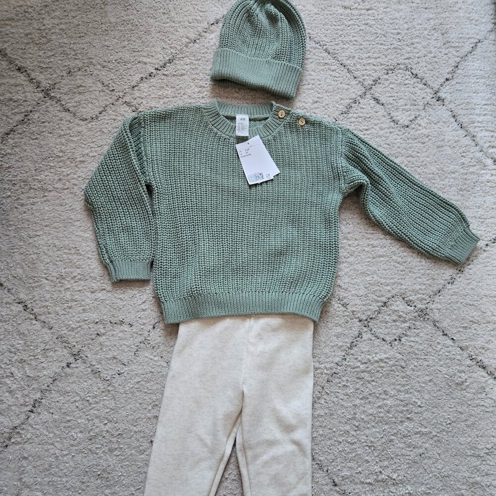 H&M green knitted sweater and cap & OshKosh fleece leggings set  (size: 3T)
